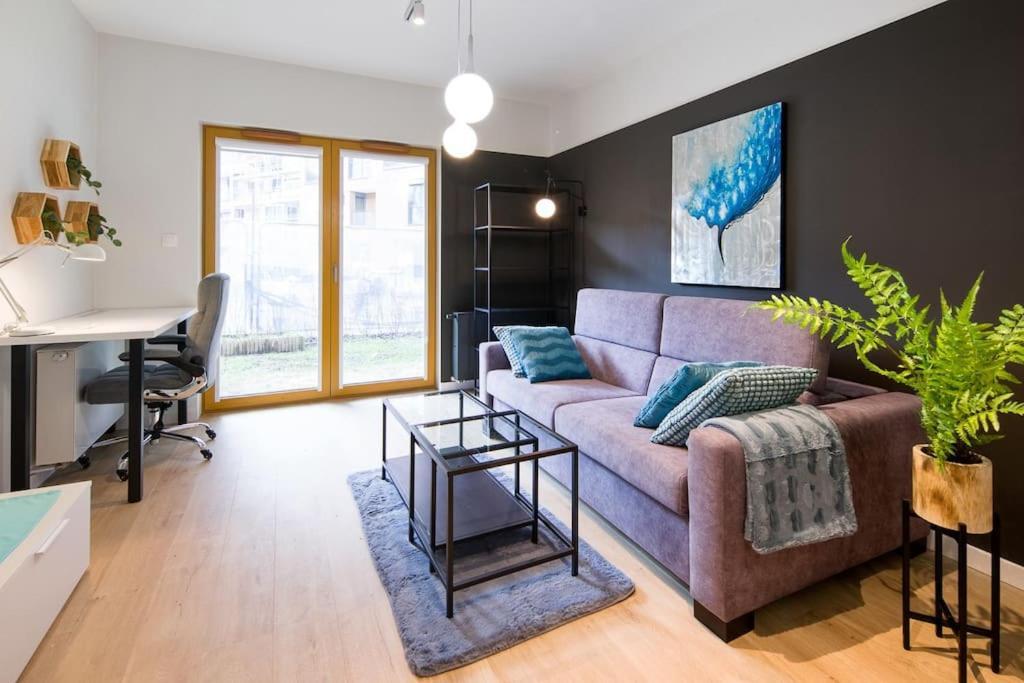 Modern Apt Next To Train Station Краков Экстерьер фото